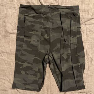 ATHLETA Elation Camo 7/8 Tight XS